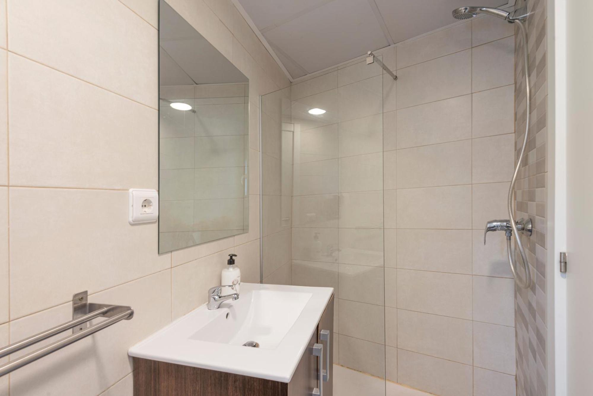 Beetroot, Jedes Zimmer Verfuegt Ueber Smart Tv , Eigenes Bad Mit Regendusche Und Balkon Льюкмайор Экстерьер фото